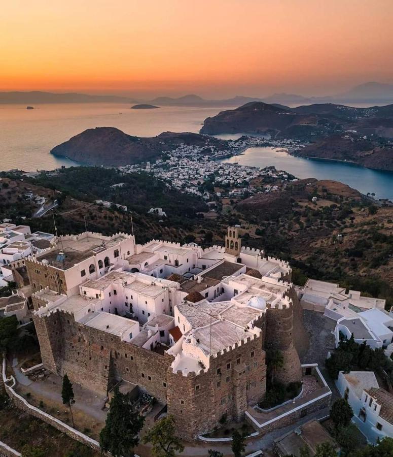 Traditional Studio Chora Patmos Esterno foto